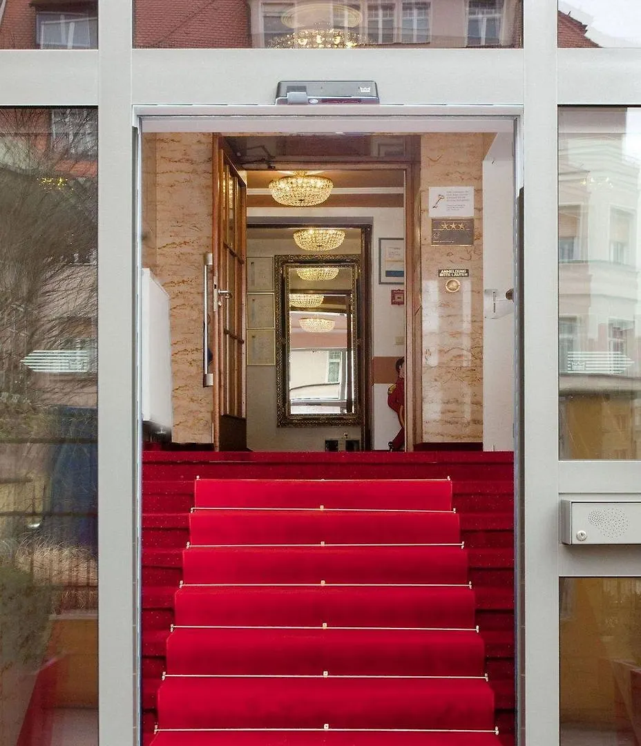 Tiptop Hotel Burgschmiet Garni Нюрнберг